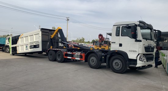 汕德31噸級(jí)勾臂式垃圾車